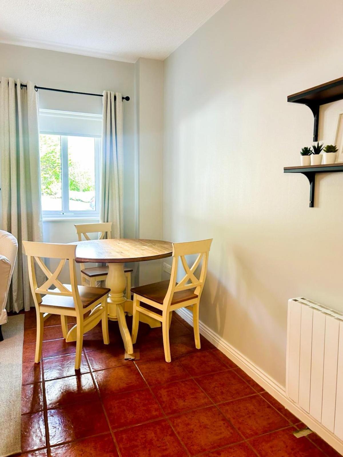 Nem House Apartment Голуей Екстериор снимка