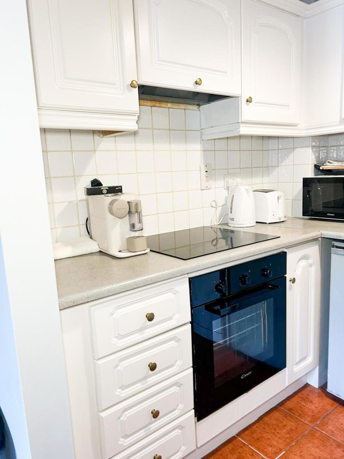 Nem House Apartment Голуей Екстериор снимка