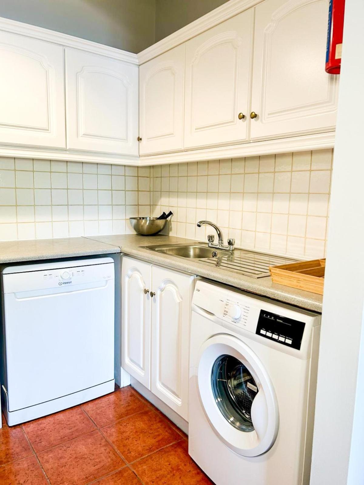 Nem House Apartment Голуей Екстериор снимка