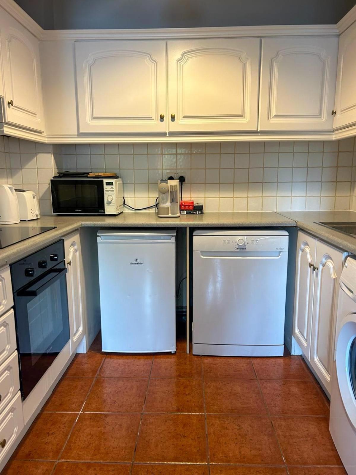 Nem House Apartment Голуей Екстериор снимка